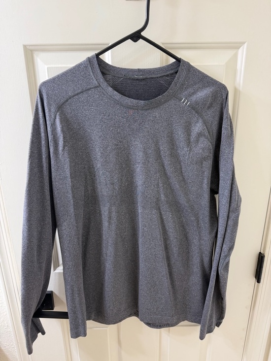 lululemon athletica Other - lululemon athletica Men's Heather Gray Long Sleeve Crew - Large
